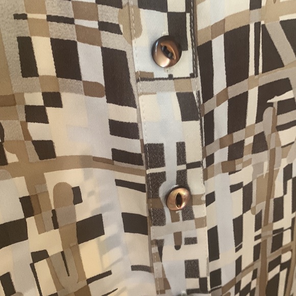 St. John’s Silk Button Up, Sleeveless Top - Picture 8 of 14